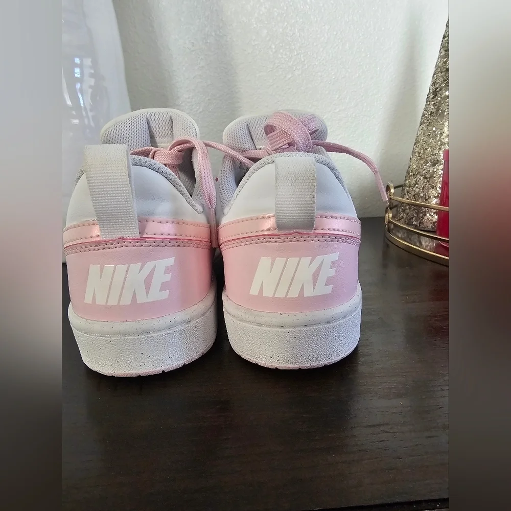 Nike Big Girls Borough Low 2 SE Casual  Sneakers in Pink and White